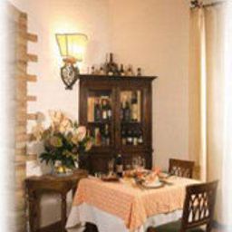 Sala de desayuno en el restaurante Poggio degli Olivi Fotos