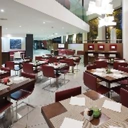 Sala de desayuno en el restaurante Confortel Auditori