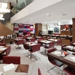 Sala de desayuno en el restaurante Confortel Auditori