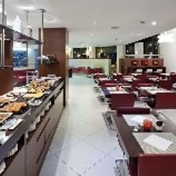 Sala de desayuno en el restaurante Confortel Auditori