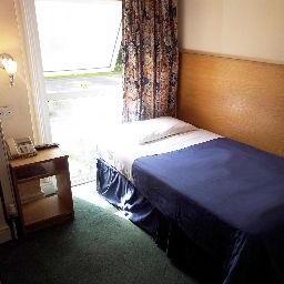  West Cromwell