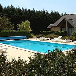 Pool Les Dineux Village