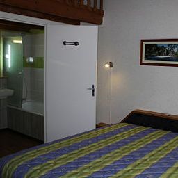 Zimmer Les Dineux Village