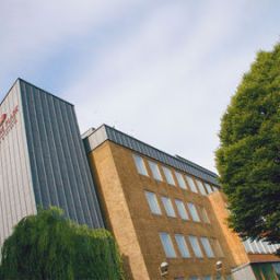 Фасад Crowne Plaza LONDON - EALING