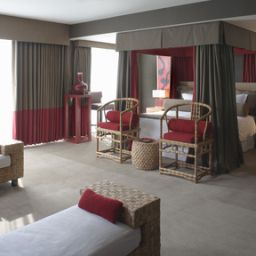 Suite Luxe Sunset Boulevard Hotel