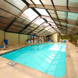 Piscina an Ascend Hotel Collection Member The Virginian Suites