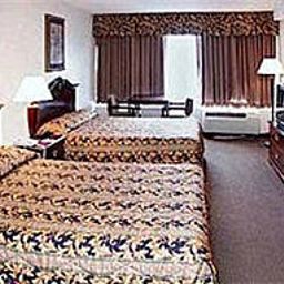Habitación Ramada Inn Newport News Fotos