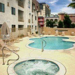 Piscine Emerald Suites Cameron