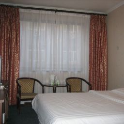 Номер Industry and Commercial Hotel