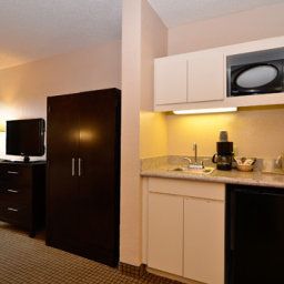  Comfort Inn Hwy. 290/NW