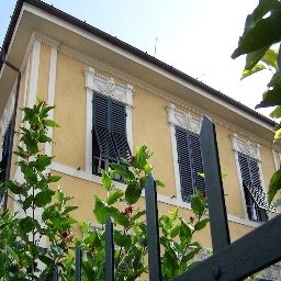Exterior view Lucca In Villa San Donato Fotos