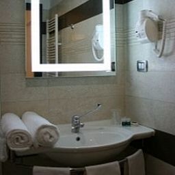 Bathroom Yes