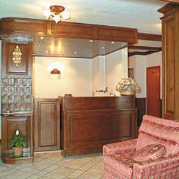 Hall Santa San