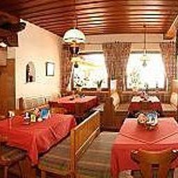 Frühstücksraum im Restaurant Menauer Berggasthof