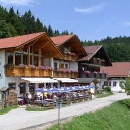 Außenansicht Menauer Berggasthof