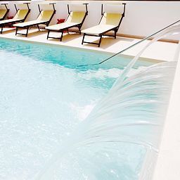 Basen Tiffany & Resort
