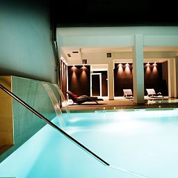Basen Tiffany & Resort