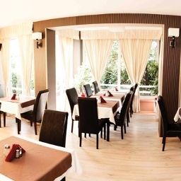 Sala de desayuno en el restaurante Philia