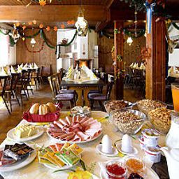 Buffet Mooshäusl Gasthaus Fotos