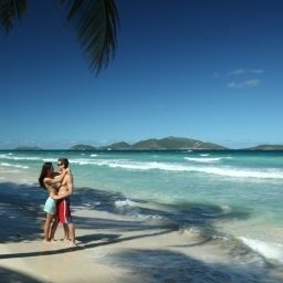 Фасад Long Bay Beach Resort And Villas