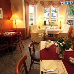 Salle du petit-déjeuner située dans le restaurant Pension & Eiscafé am Weideweg