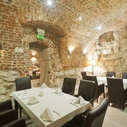 Breakfast room within restaurant Unicus