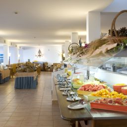 Sala de desayuno en el restaurante Conil Park