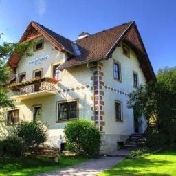  Ferienwohnungen-Frühstückspension Peter Löcker Pension