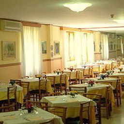 Sala de desayuno en el restaurante Londra