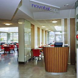 Salle du petit-déjeuner située dans le restaurant Novotel Salerno Est Arechi