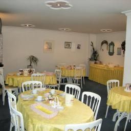 Salle du petit-déjeuner Garni Jaqueline Pension