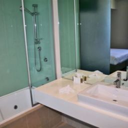  Clarion Suites Mullaloo Beach