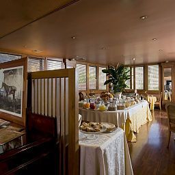 Salle du petit-déjeuner située dans le restaurant Polo Hotel
