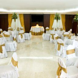  Hotel Embassy Park