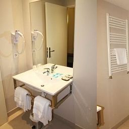 Bathroom Le Relais Saint Jacques QUALYS HOTEL Fotos