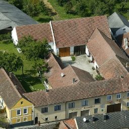 Vista exterior Bauernhof Winzerhof Stauffer Fotos