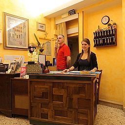 Recepción Ferretti Hotel Pensione