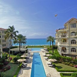 Exterior view The Somerset on Grace Bay