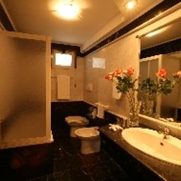 Bathroom Palace 2000 Fotos