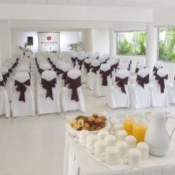 Conference room Ramada Cancun City