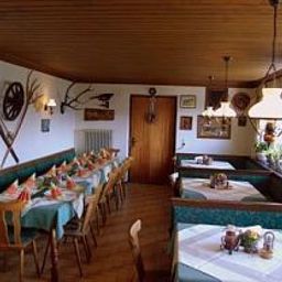 Salle du petit-déjeuner située dans le restaurant Alpengasthof Rapoldsberg Pension