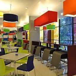 Hall POP! Hotel Denpasar Teuku Umar
