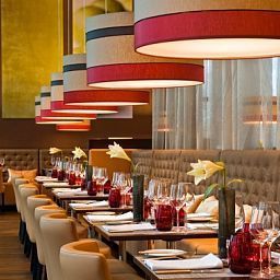 Sala śniadaniowa w restauracji Leonardo Royal Munich