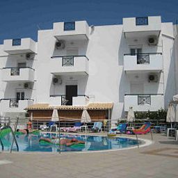 Außenansicht Irilena apartments