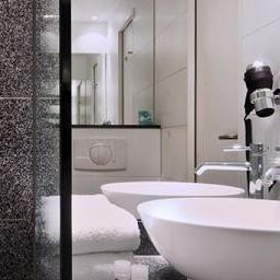 Bathroom Motel One