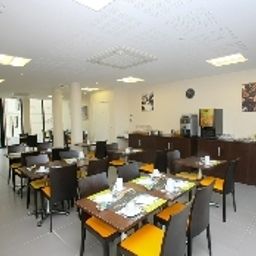 Sala śniadaniowa w restauracji All Suites Appart Hôtel Pau