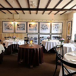 Sala de desayuno en el restaurante Chequers Inn Fotos