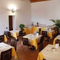 Sala de desayuno Villa Montarioso Fotos