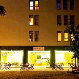  Aura Park Aparthotel