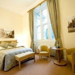 Room Stoke Rochford Hall